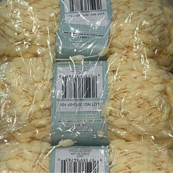 NWT Set of 3 Skeins Bernat Baby Pom Pom Yarn (3.5 oz ea) Sunny Yellow Weight #6 - Picture 4 of 10